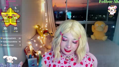 Snapshot of mily_milk_ chatting on December 7, 11:12 pm mily_milk_ online show from December 7, 11:12 pm