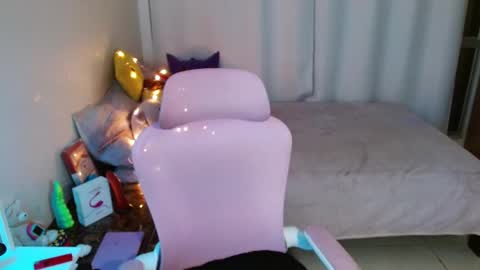 Snapshot of mily_milk_ chatting on March 2, 8:16 am mily_milk_ online show from March 2, 8:16 am