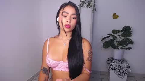 Mily Ortiz online show from April 18, 5:17 pm