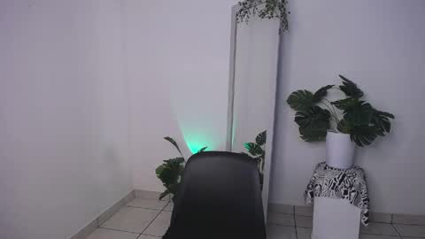 Snapshot of mily_ortiz chatting on May 11, 4:04 pm Mily Ortiz online show from May 11, 4:04 pm