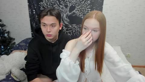 Snapshot of milymi_ chatting on December 10, 10:37 pm Milena and Jasper online show from December 10, 10:37 pm