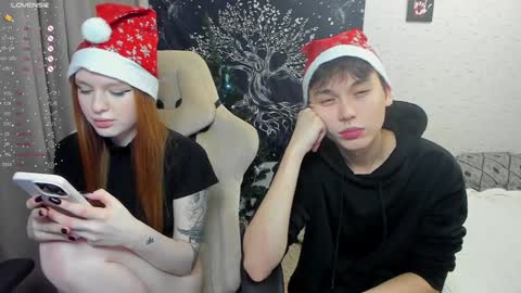 Snapshot of milymi_ chatting on December 29, 3:46 pm Milena and Jasper online show from December 29, 3:46 pm