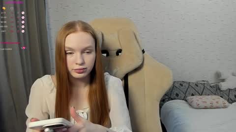 Snapshot of milymi_ chatting on February 13, 7:03 am Milena and Jasper online show from February 13, 7:03 am