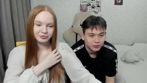 Snapshot of milymi_ chatting on February 16, 6:43 am Milena and Jasper online show from February 16, 6:43 am