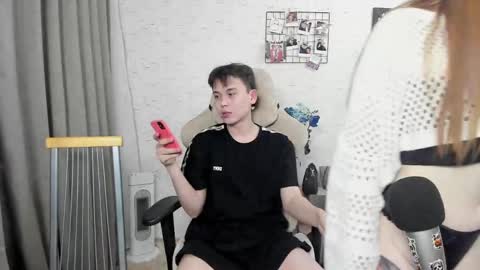 Snapshot of milymi_ chatting on February 18, 6:26 pm Milena and Jasper online show from February 18, 6:26 pm