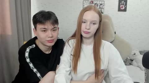 Snapshot of milymi_ chatting on February 19, 4:23 am Milena and Jasper online show from February 19, 4:23 am