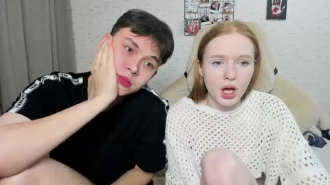 Snapshot of milymi_ chatting on February 22, 9:15 pm Milena and Jasper online show from February 22, 9:15 pm
