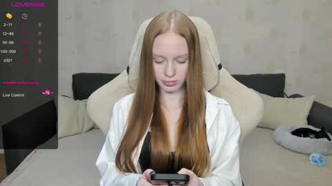 Snapshot of milymi_ chatting on September 22, 11:34 am Milena and Jasper online show from September 22, 11:34 am