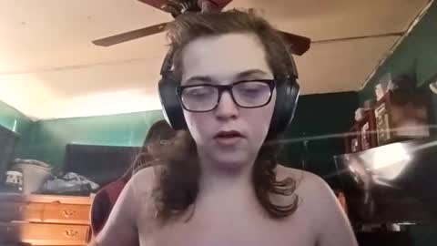 mimi142 online show from March 20, 5:07 pm