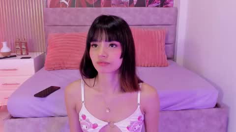 Snapshot of mimi_blossom chatting on February 21, 11:44 am Mila online show from February 21, 11:44 am