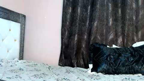 Snapshot of mimiebony chatting on June 28, 7:25 am mimiebony online show from June 28, 7:25 am
