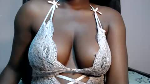 Snapshot of mimiebony chatting on July 14, 10:21 am mimiebony online show from July 14, 10:21 am