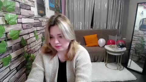 Snapshot of mimimishel_69 chatting on February 12, 1:27 pm mimimishel_69 online show from February 12, 1:27 pm
