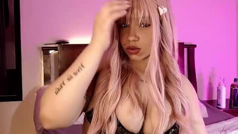 mimirodriguezz online show from December 12, 9:19 am