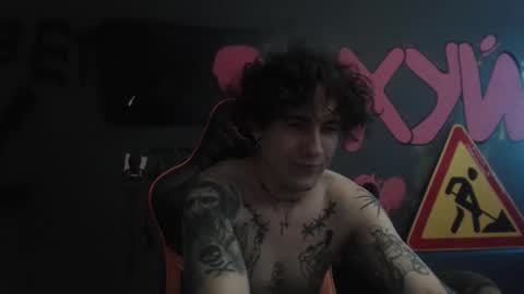 Snapshot of min1pekka chatting on November 13, 1:10 pm Max online show from November 13, 1:10 pm