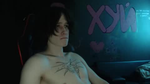 Snapshot of min1pekka chatting on November 25, 12:21 am Max online show from November 25, 12:21 am