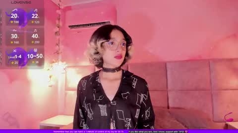 Snapshot of min_minjil chatting on October 3, 6:49 pm Minji online show from October 3, 6:49 pm