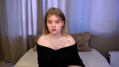hi Im Mina  online show from March 1, 1:32 am