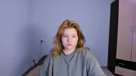 hi Im Mina  online show from November 22, 2:43 am