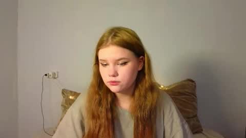 Snapshot of mina27372 chatting on February 6, 7:56 am hi Im Mina online show from February 6, 7:56 am