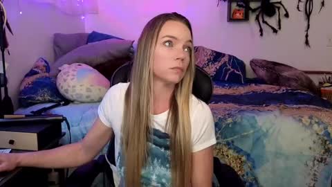 Snapshot of mindymars chatting on February 26, 3:19 pm Mindy Mars online show from February 26, 3:19 pm