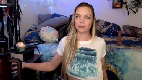 Snapshot of mindymars chatting on February 26, 6:21 pm Mindy Mars online show from February 26, 6:21 pm
