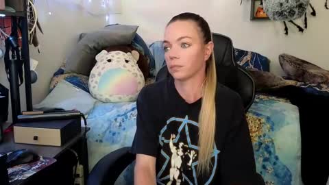 Snapshot of mindymars chatting on March 3, 4:03 pm Mindy Mars online show from March 3, 4:03 pm