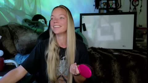 Snapshot of mindymars chatting on September 24, 2:53 pm Mindy Mars online show from September 24, 2:53 pm