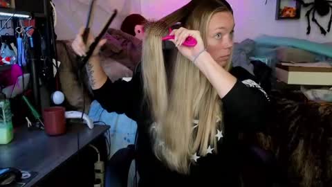 Snapshot of mindymars chatting on October 8, 2:58 pm Mindy Mars online show from October 8, 2:58 pm