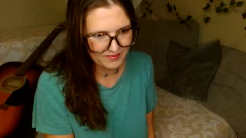 Snapshot of mindymounds chatting on April 21, 4:41 am Mindy online show from April 21, 4:41 am
