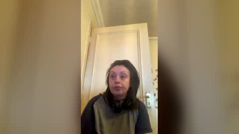 please subscribe to my fansly  please no video or photos must be recorded or re sold online show from April 4, 1:19 pm