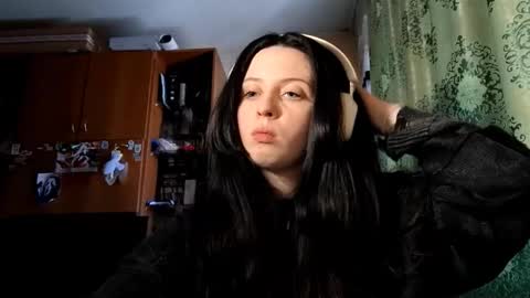 Snapshot of mindyrives chatting on February 15, 7:51 am Mindy online show from February 15, 7:51 am