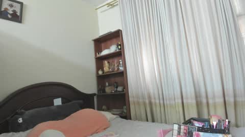 Snapshot of minefoxy2 chatting on March 31, 10:10 pm Amber online show from March 31, 10:10 pm