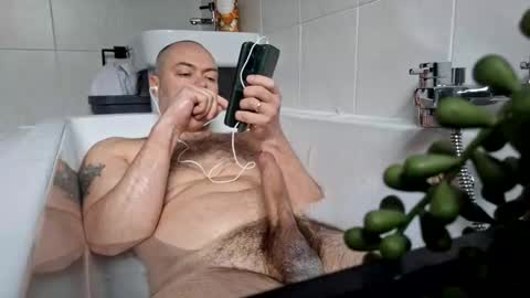 Snapshot of minge68 chatting on March 15, 12:33 pm minge68 online show from March 15, 12:33 pm