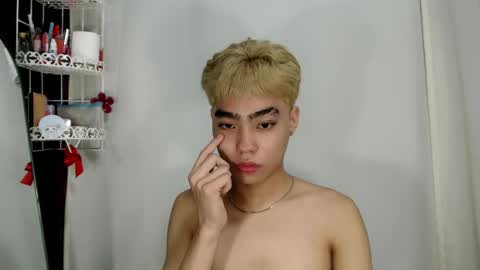 mingkla_man online show from April 14, 2:17 am