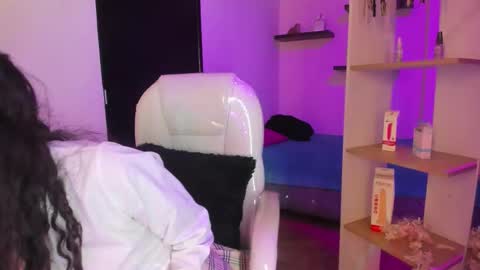 Snapshot of miniadelf chatting on February 11, 8:14 pm miniadelf online show from February 11, 8:14 pm