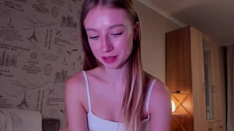 Snapshot of minidiva_ chatting on November 17, 10:59 pm Amelia online show from November 17, 10:59 pm