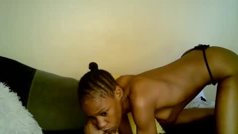 minieme001 online show from March 14, 6:52 am