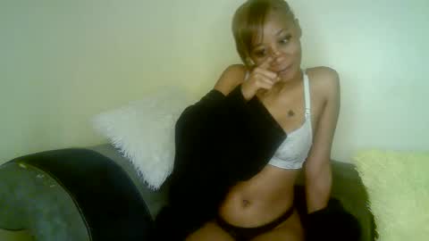 minieme001 online show from March 22, 12:25 am