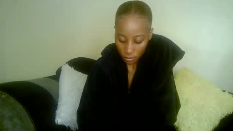 minieme001 online show from March 23, 4:00 pm