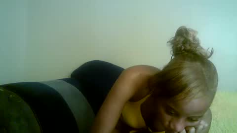 minieme001 online show from March 30, 8:15 am