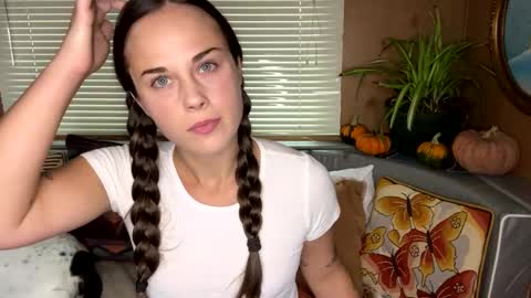 minimaggie online show from September 23, 6:33 pm