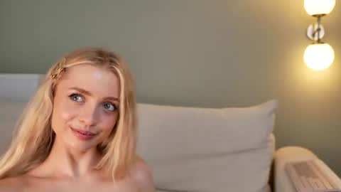 minimollyq online show from June 30, 4:41 pm