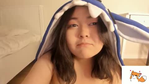 Minji online show from December 18, 2:12 pm