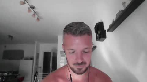 Snapshot of minka28 chatting on July 19, 5:16 pm minka28 online show from July 19, 5:16 pm