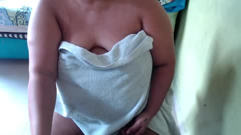 Andrea online show from April 4, 7:00 pm