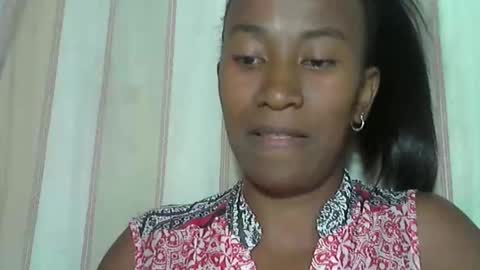 Snapshot of minouch211907 chatting on February 9, 7:23 am minouch211907 online show from February 9, 7:23 am