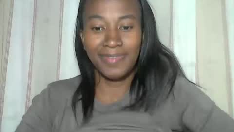 Snapshot of minouch211907 chatting on February 12, 3:01 am minouch211907 online show from February 12, 3:01 am