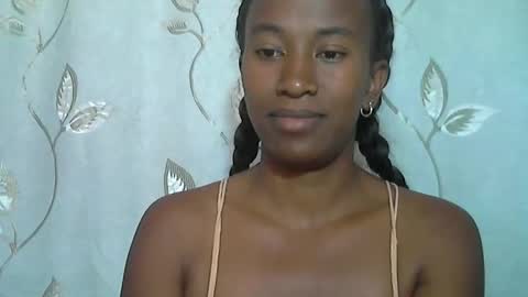 Snapshot of minouch211907 chatting on February 19, 8:54 am minouch211907 online show from February 19, 8:54 am