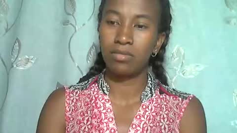 Snapshot of minouch211907 chatting on February 26, 5:28 am minouch211907 online show from February 26, 5:28 am